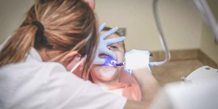 Ağız ve diş sıhhatinde kriz: Hastalara beş yıl sonraya randevu