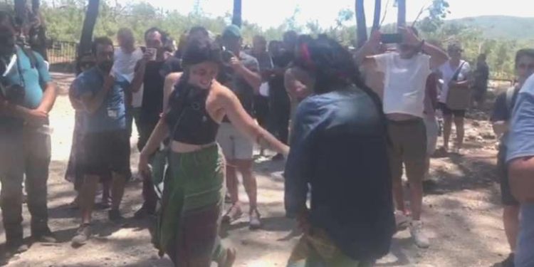 Akbelen direnişi 7. gününde de sürüyor: Çevreciler Çav Bella eşliğinde dans etti