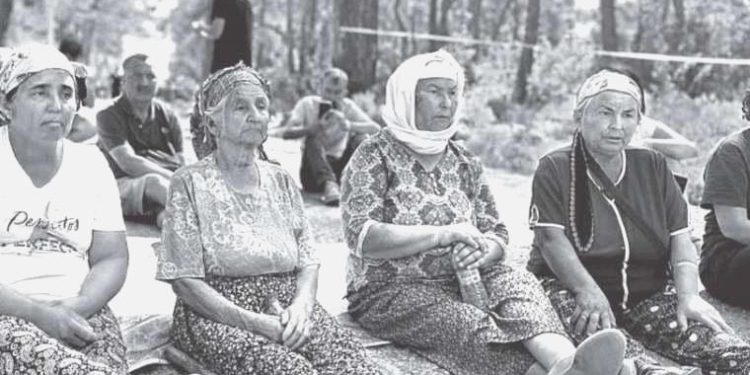 Akbelen direniyor: Askerler de kesilecek ağaçların gölgesine sığındı