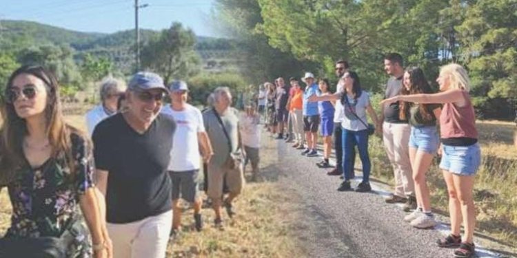 Akbelen’de ağaç bölümüne karşı insan zinciri