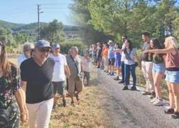 Akbelen’de ağaç kısmına karşı insan zinciri