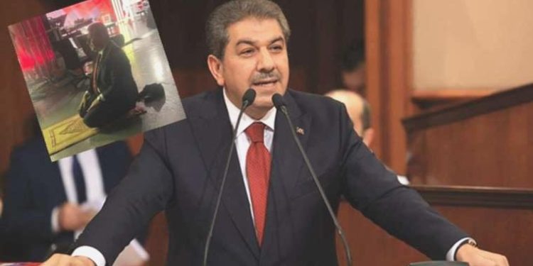 AKP’li Tevfik Göksu, ‘stüdyoda namaz’ fotoğrafı için konuştu: ‘Münasebetsizlik…’