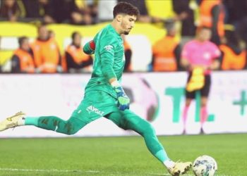 Altay Bayındır için Manchester United savı