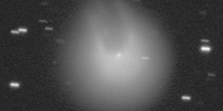 Ani patlamayla boynuzları çıkan kuyrukluyıldız Dünya’ya ilerliyor