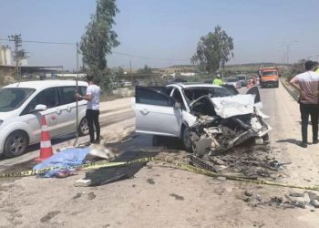 Araba yol temizleme aracına çarptı: Anne öldü, 3 çocuğu yaralandı!