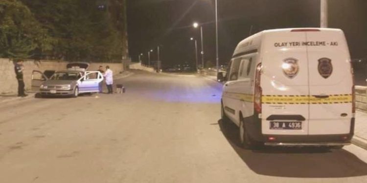 Arabada çakmak gazı patladı: 4 yaralı