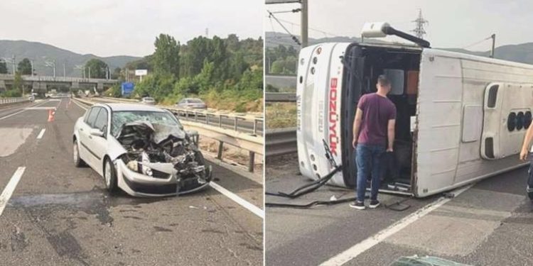 Arabanın çarptığı personel servisi devrildi: Çok sayıda yaralı!