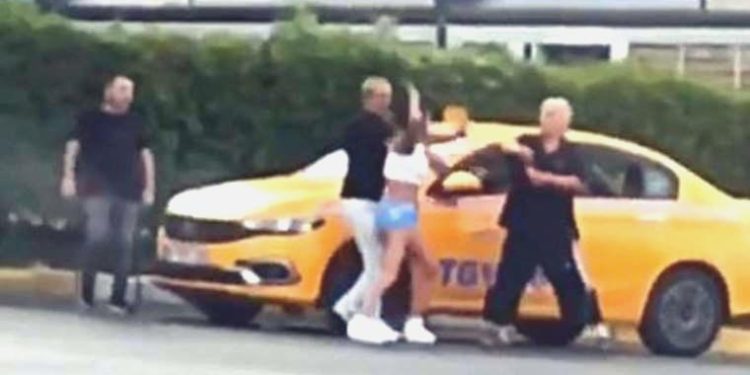 Avcılar’da hareketli dakikalar… ‘Param yok’ dedi yolda indirildi, taksiciye tokat attı