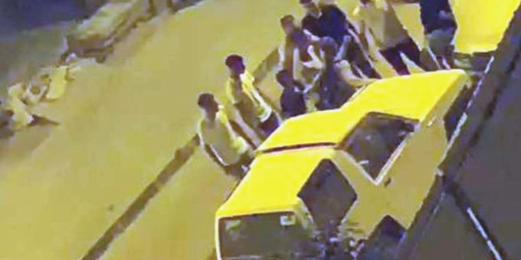 Avcılar’da taciz şüphelisine mahalleliden darp