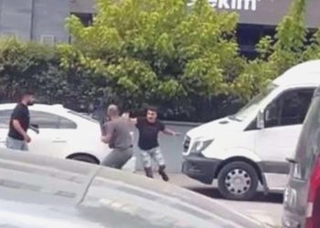 Avcılar’da tekmeli ve taşlı ‘yol verme’ arbedesi