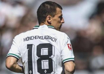 Avusturyalı futbolcu Stefan Lainer’e kanser teşhisi kondu