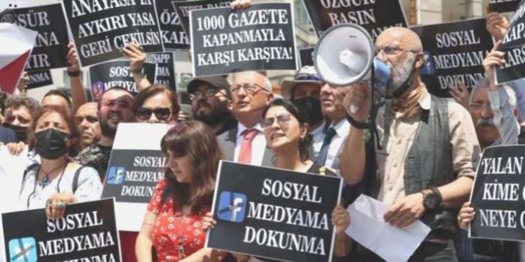 Basın Özgürlüğü için Gayret Günü’nde gazetecilerin karşılaştığı baskılar anlatıldı: Gözaltı ve sansür