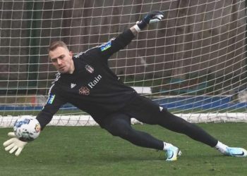 Beşiktaş, Mert Günok’un kontratını uzattı