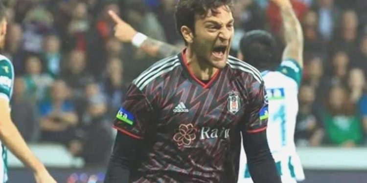 Beşiktaşlı futbolcu Emrecan Uzunhan, hücuma uğradı!