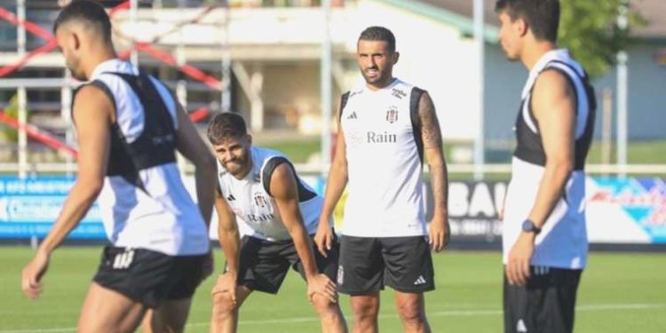 Beşiktaşlı futbolcu Umut Meraş trafik kazası geçirdi