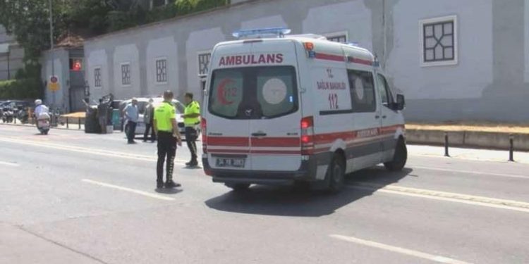 Beşiktaş’ta araba İETT otobüsüne çarptı: Yaralılar var!