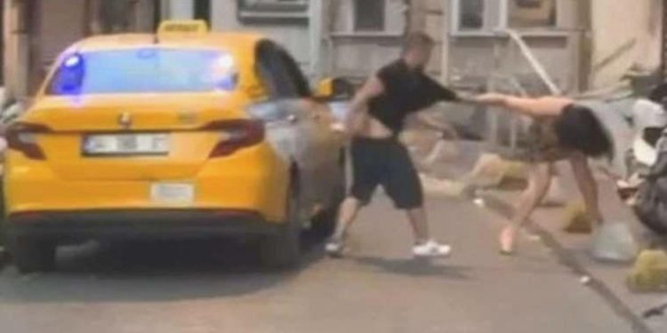 Beyoğlu’nda bayan yolcusunu darbeden taksici adliyeye sevk edildi