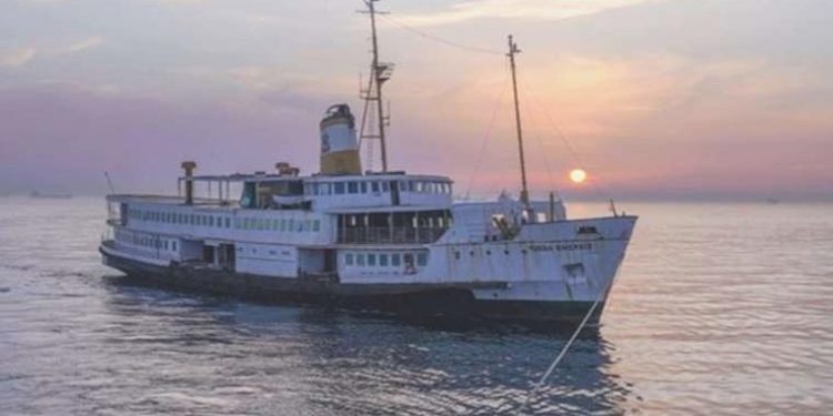 Bir yolcu Kadıköy-Beşiktaş vapurundan atladı!