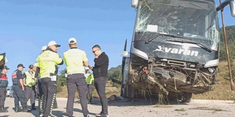 Bolu’da yolcu otobüsü yoldan çıktı: Çok sayıda kişi yaralandı!