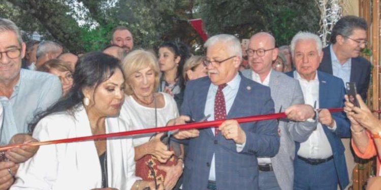 Burhaniye Kitap fuarı açıldı