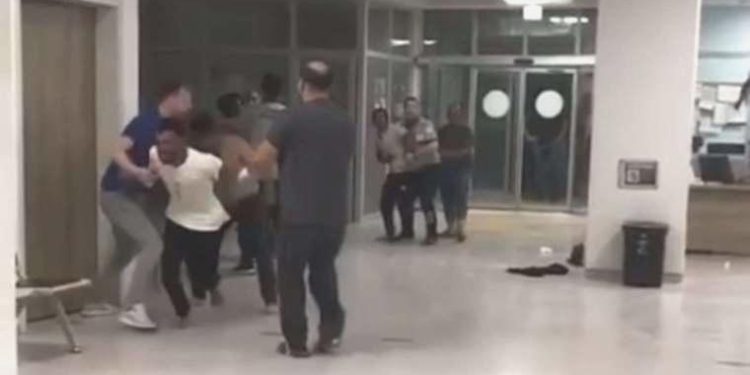 Bursa’da hastanede ‘tekmeli yumruklu’ arbede