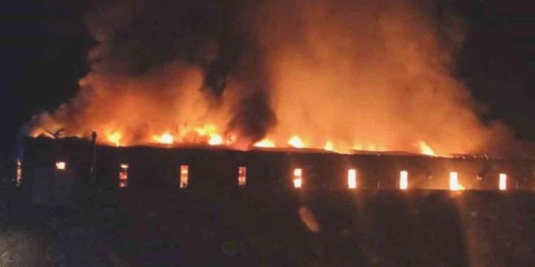 Bursa’da plastik fabrikasında korkutan yangın