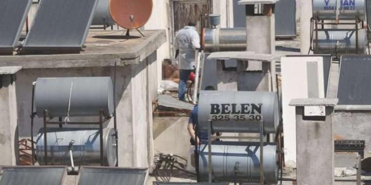 Çatıda 10 gün evvel öldüğü belirlenen ceset bulundu