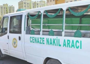 Cenaze aracı yayaya çarptı: 1 meyyit