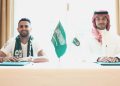 Cezayirli futbolcu Riyad Mahrez, Al-Ahli’ye imzayı attı
