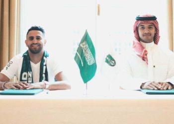 Cezayirli futbolcu Riyad Mahrez, Al-Ahli’ye imzayı attı