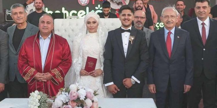 CHP Genel Lideri Kılıçdaroğlu İstanbul’da nikah şahidi oldu