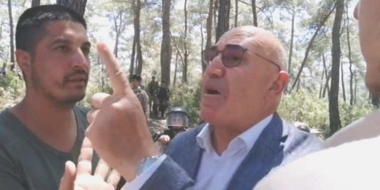 CHP’li Tanal’dan kendisini protesto eden yurttaşa… ‘AKP’nin provokatörüsün’