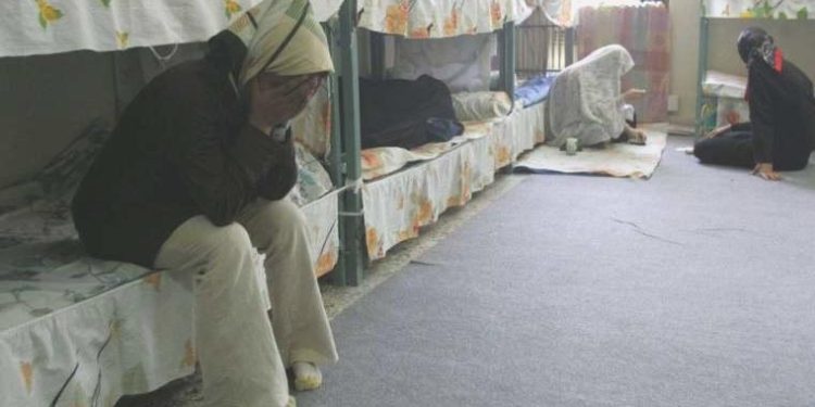 Çıplak aramalar sırasında imgeleri çekilen İranlı bayan mahkumlar