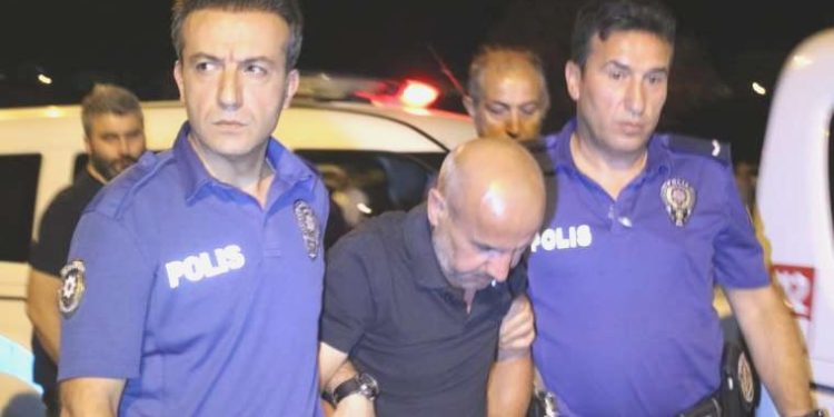 Danimarka’dan gelip, boşanma kademesinde olduğu bayanı ile kızını otelin havuzunda öldürdü