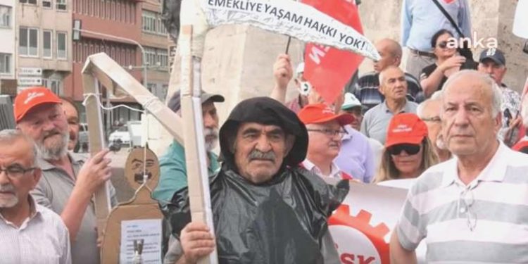 DİSK emekli maaşlarına yapılan yüzde 25’lik artırımı protesto etti: Sefalet fiyatı istemiyoruz