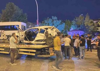 Diyarbakır’da 4 araçlık zincirleme kaza: 2’si ağır 5 yaralı