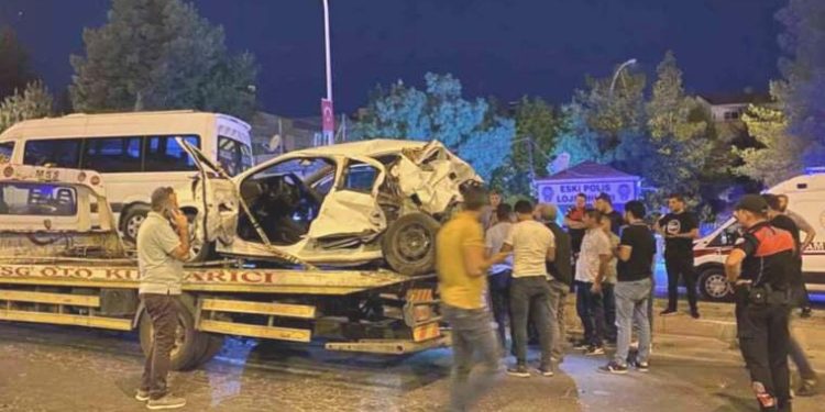Diyarbakır’da 4 araçlık zincirleme kaza: 2’si ağır 5 yaralı