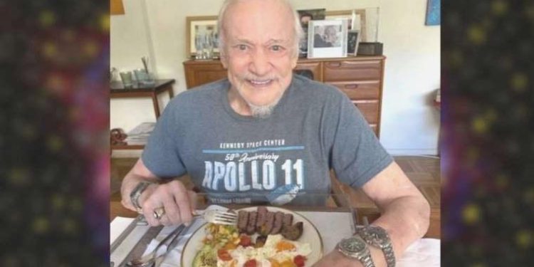 Efsanevi astronot neden 3 saat takıyor?