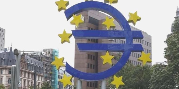 Ekonomistler ECBden bir faiz artışı daha bekliyor
