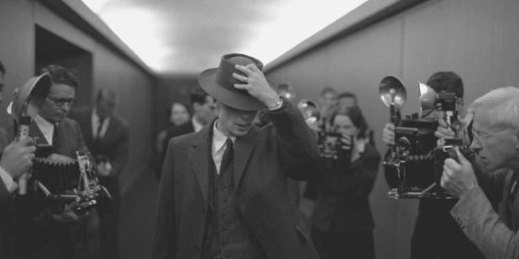 Eleştirmenler Oppenheimer’ın ‘bu yüzyılın en yeterli filmi’ olduğunu söylüyor