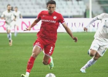 Emrecan Uzunhan kimdir, nereli, kaç yaşında? Emrecan Uzunhan hangi kadrolarda futbol oynadı?