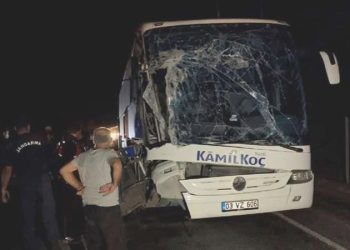 Eskişehir’de yolcu otobüsü, traktöre çarptı: 6 yaralı