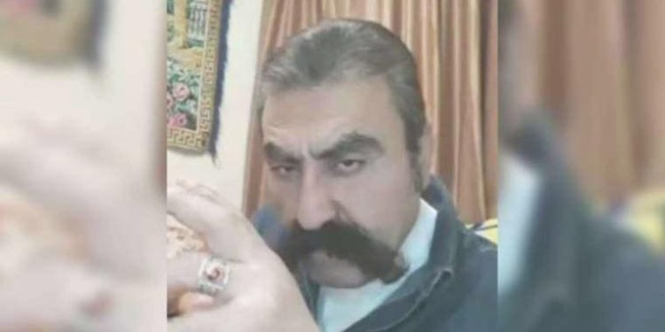 Fenomenlerin tartışması kanlı bitti; bıçaklandı yayına devam etti!