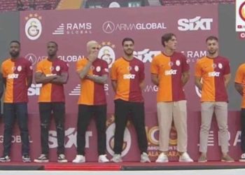 Galatasaray’dan gövde gösterisi! Yıldız isimler imzaları attı…