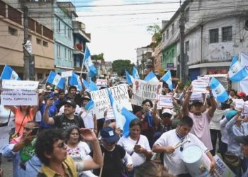 Guatemala’da halk, sokaklara döküldü