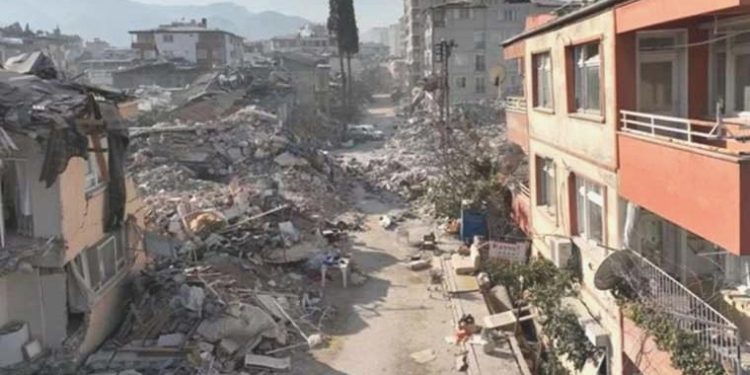 Hatay Arsuz’da kıyı suyu halkın sıhhatini tehdit ediyor… CHP’li Kara: ‘Valilik açıklama yapmalı’