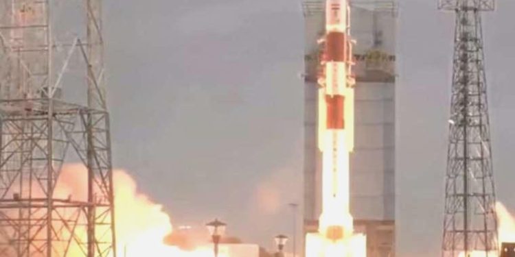 Hindistan Uzay Ajansı, PSLV-C56 roketini uzaya fırlattı
