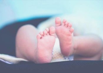 Hindistan’da bir aile cep telefonu almak için 8 aylık bebeğini sattı