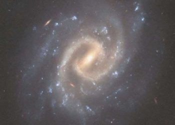 Hubble’dan şiddetli bir geçmişe sahip “galaktik sükunet adası”