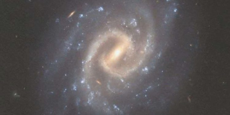 Hubble’dan şiddetli bir geçmişe sahip “galaktik sükunet adası”